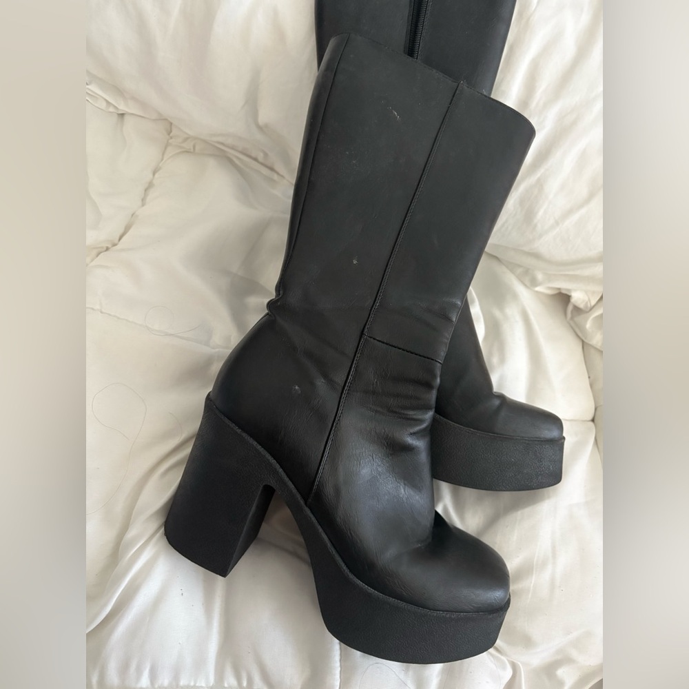 Moda Black Platform Heeled Boots